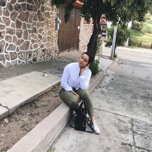 Meet your Posher, Jacqueline